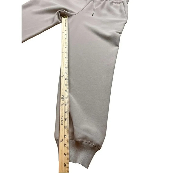 Aritzia Wilfred Buffon Crepe High Rise Jogger Pant Taupe Sz XS - Picture 7 of 13